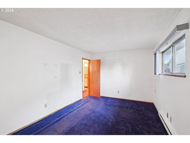 5737 Se CARLTON St, Portland, OR 97206