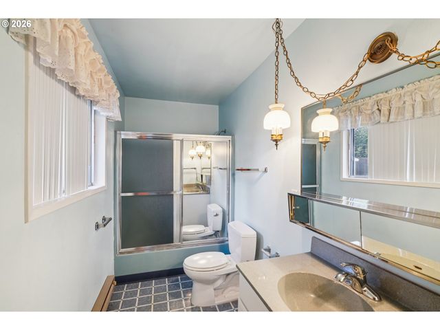 5737 Se CARLTON St, Portland, OR 97206