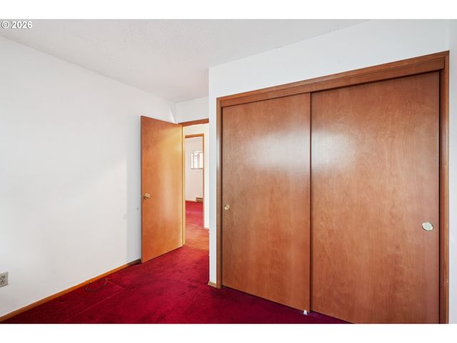 5737 Se CARLTON St, Portland, OR 97206