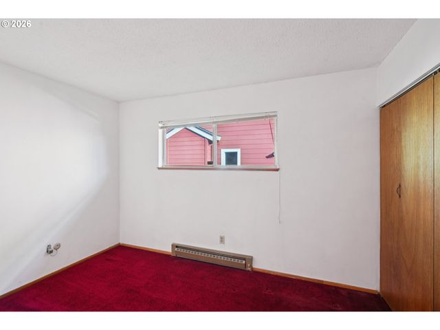 5737 Se CARLTON St, Portland, OR 97206