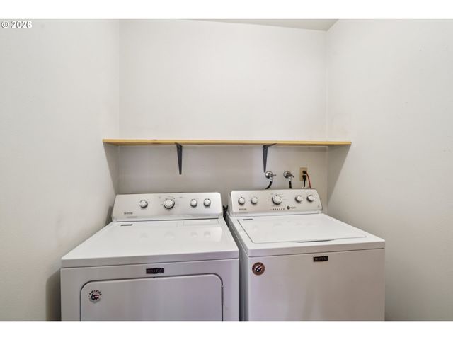 5737 Se CARLTON St, Portland, OR 97206