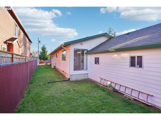 5737 Se CARLTON St, Portland, OR 97206