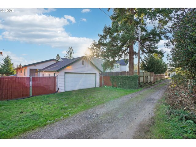 5737 Se CARLTON St, Portland, OR 97206