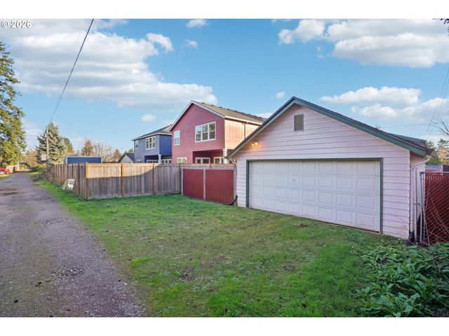 5737 Se CARLTON St, Portland, OR 97206