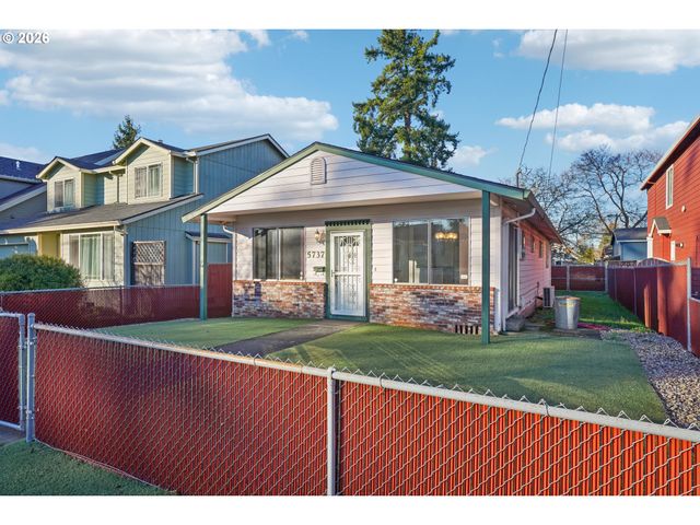 5737 Se CARLTON St, Portland, OR 97206