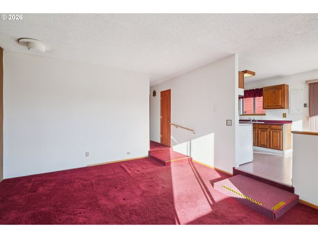 5737 Se CARLTON St, Portland, OR 97206