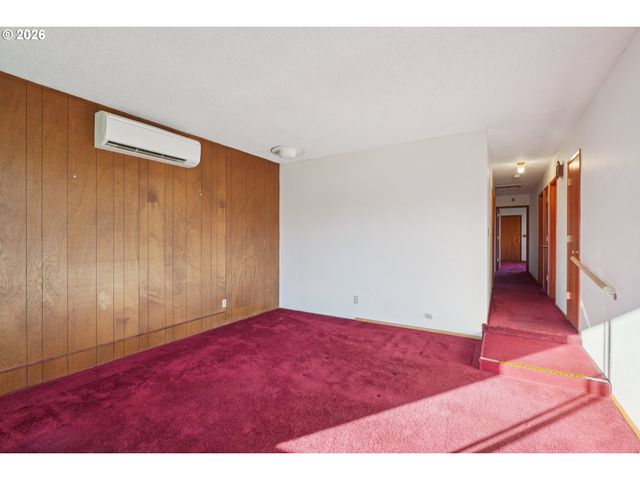 5737 Se CARLTON St, Portland, OR 97206