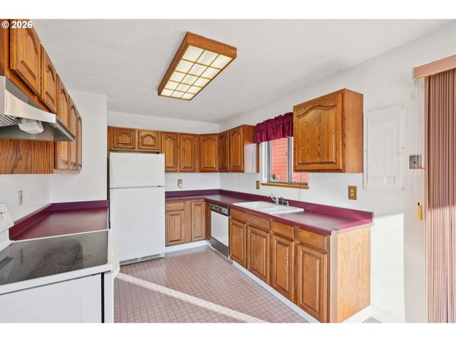 5737 Se CARLTON St, Portland, OR 97206