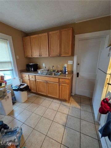 17817 Grovewood Avenue, Cleveland, OH 44119