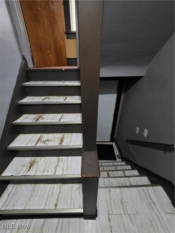 17817 Grovewood Avenue, Cleveland, OH 44119