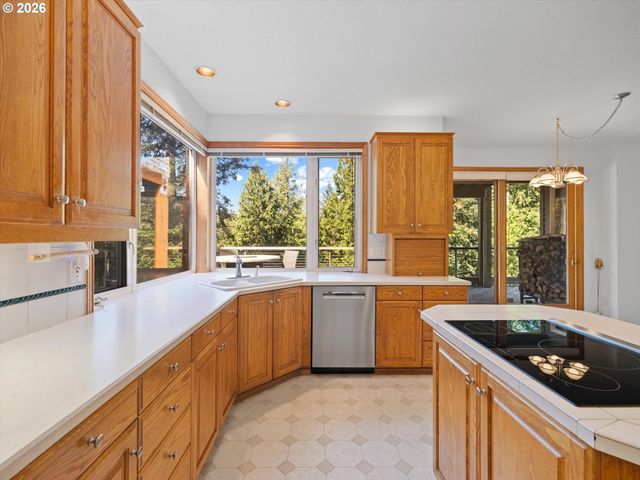 9325 Nw OLD SKYLINE Blvd, Portland, OR 97231