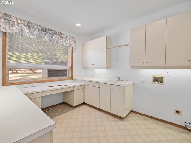 9325 Nw OLD SKYLINE Blvd, Portland, OR 97231