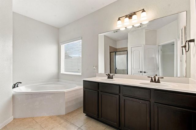 1524 Treeta TRL, Kyle, TX 78640