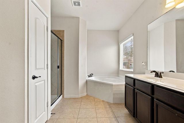 1524 Treeta TRL, Kyle, TX 78640