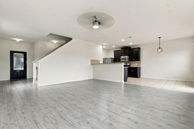 1524 Treeta TRL, Kyle, TX 78640