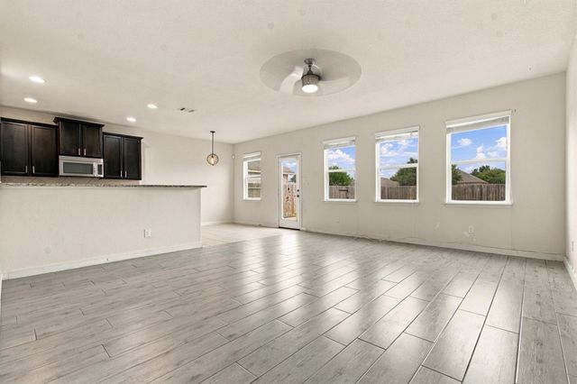 1524 Treeta TRL, Kyle, TX 78640
