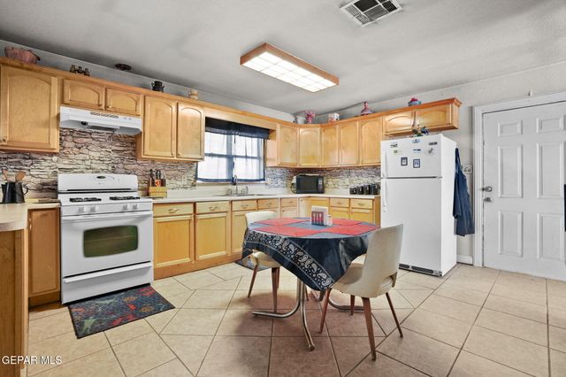17521 ZONOBIA Avenue, El Paso, TX 79938
