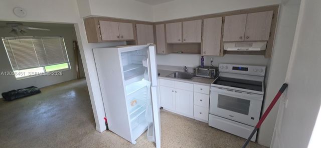 250 NE 41st St 250, Oakland Park, FL 33334