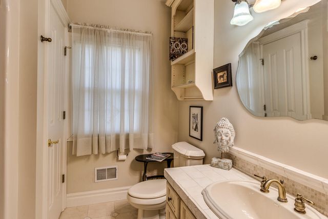 1200 Lakeside Drive, Battle Creek, MI 49015