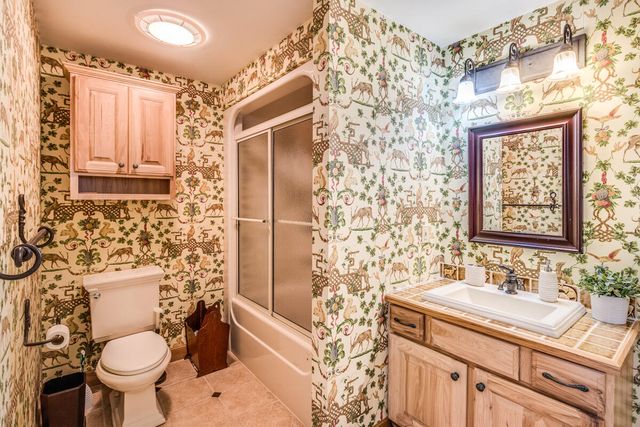 1200 Lakeside Drive, Battle Creek, MI 49015