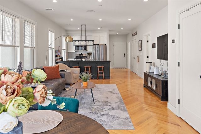 108 Mount Pleasant Ave 4, Boston, MA 02119