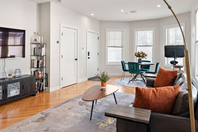 108 Mount Pleasant Ave 4, Boston, MA 02119