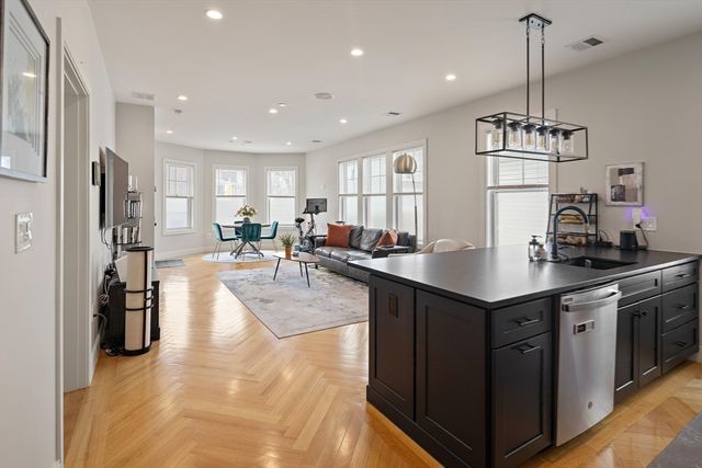 108 Mount Pleasant Ave 4, Boston, MA 02119