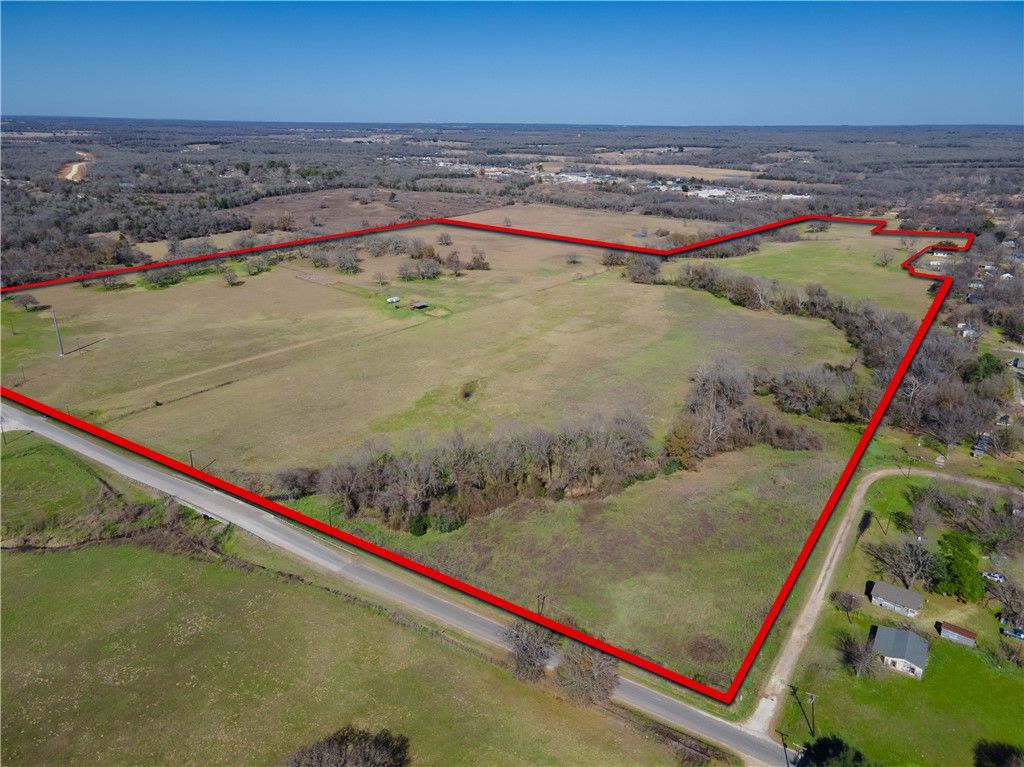 000 Vaughn Lane N, Hearne, TX 77859 — photo 4