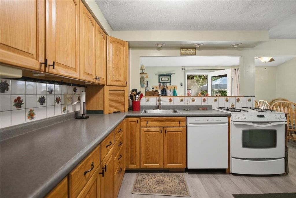 8 Higgins Street, Lisbon, ME 04252 — photo 3