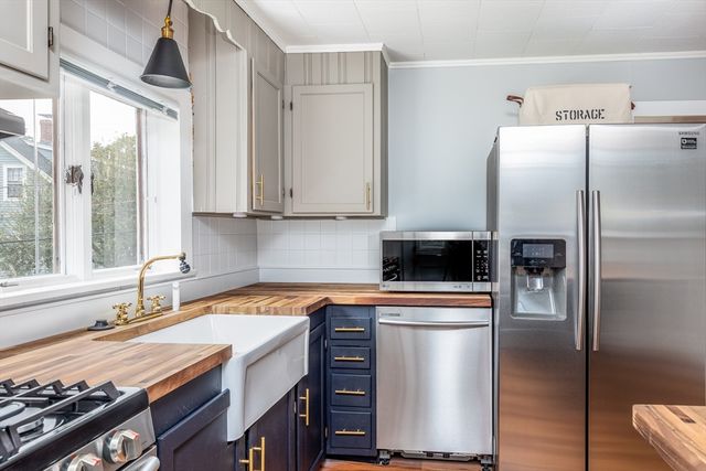 53 Sewall St, Marblehead, MA 01945