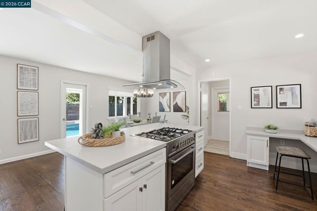7 El Corte, Orinda, CA 94563