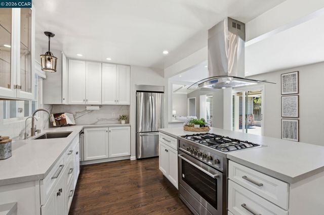 7 El Corte, Orinda, CA 94563