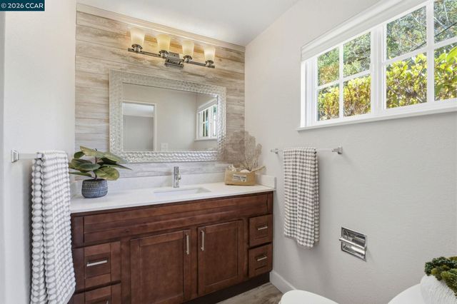 7 El Corte, Orinda, CA 94563
