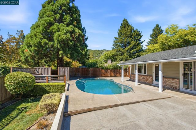 7 El Corte, Orinda, CA 94563