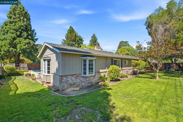 7 El Corte, Orinda, CA 94563