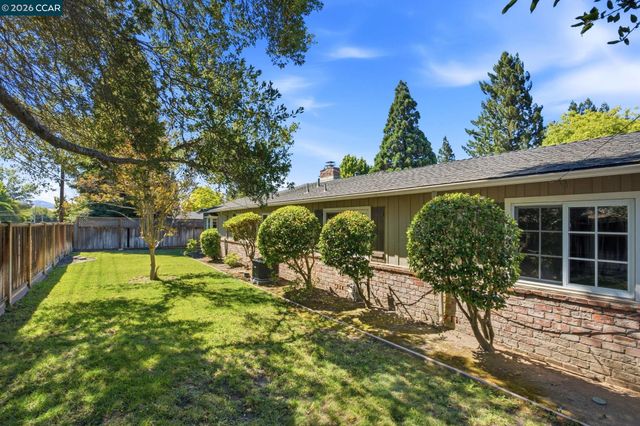 7 El Corte, Orinda, CA 94563