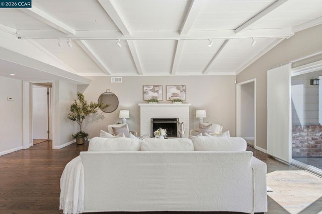7 El Corte, Orinda, CA 94563