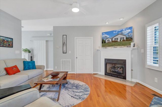 1034 Joffrey DR, Huddleston, VA 24104