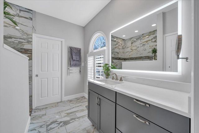 1034 Joffrey DR, Huddleston, VA 24104