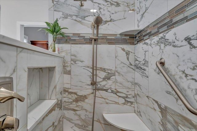 1034 Joffrey DR, Huddleston, VA 24104