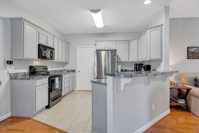 1034 Joffrey DR, Huddleston, VA 24104