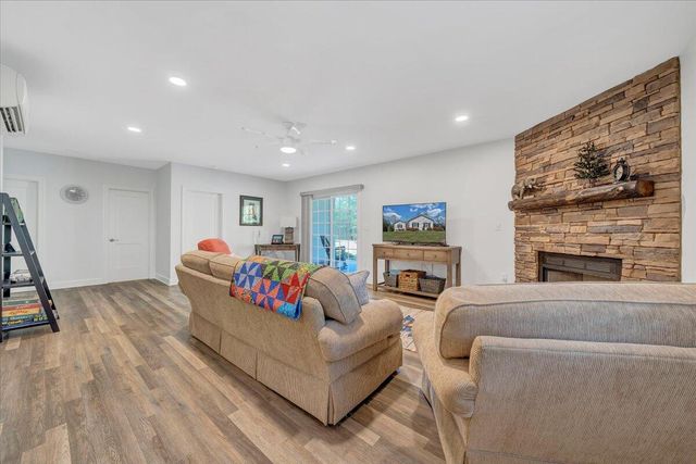 1034 Joffrey DR, Huddleston, VA 24104