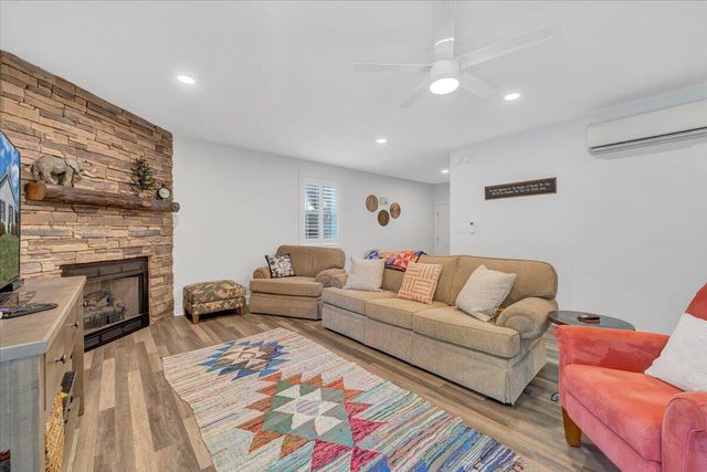 1034 Joffrey DR, Huddleston, VA 24104