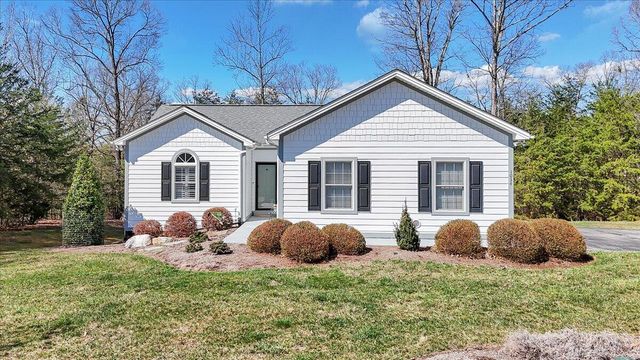 1034 Joffrey DR, Huddleston, VA 24104