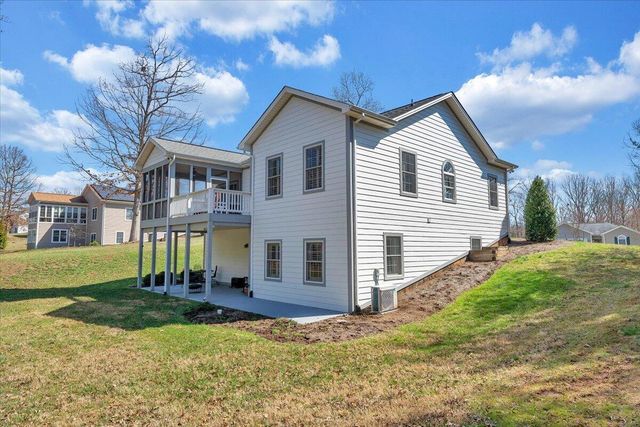 1034 Joffrey DR, Huddleston, VA 24104