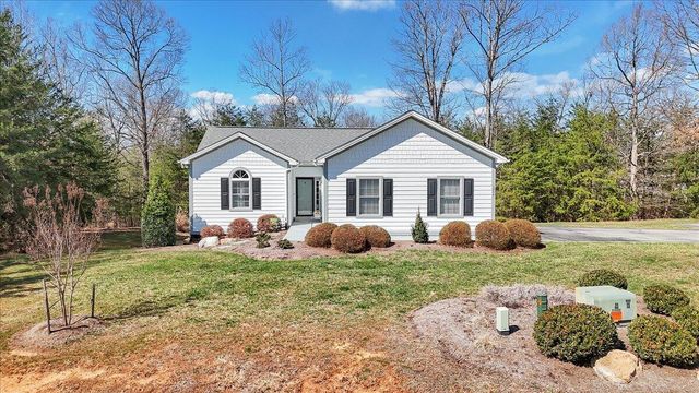 1034 Joffrey DR, Huddleston, VA 24104