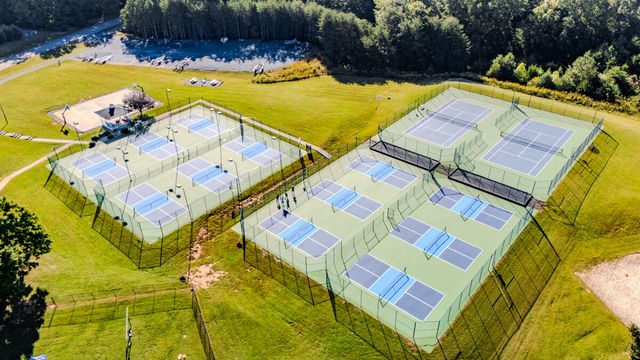 1034 Joffrey DR, Huddleston, VA 24104