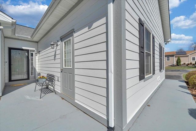 1034 Joffrey DR, Huddleston, VA 24104