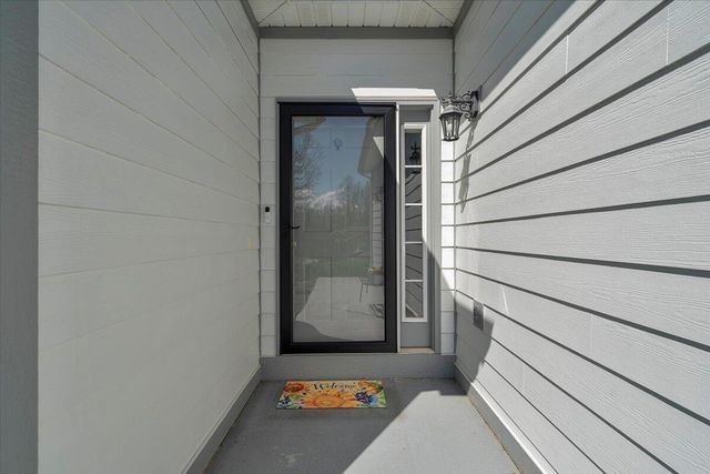 1034 Joffrey DR, Huddleston, VA 24104