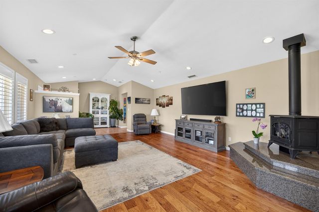 8720 El Modena Ave, Elverta, CA 95626